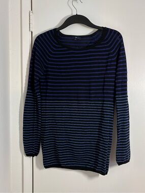 GAP Striped Crewneck Sweater in Navy and Black